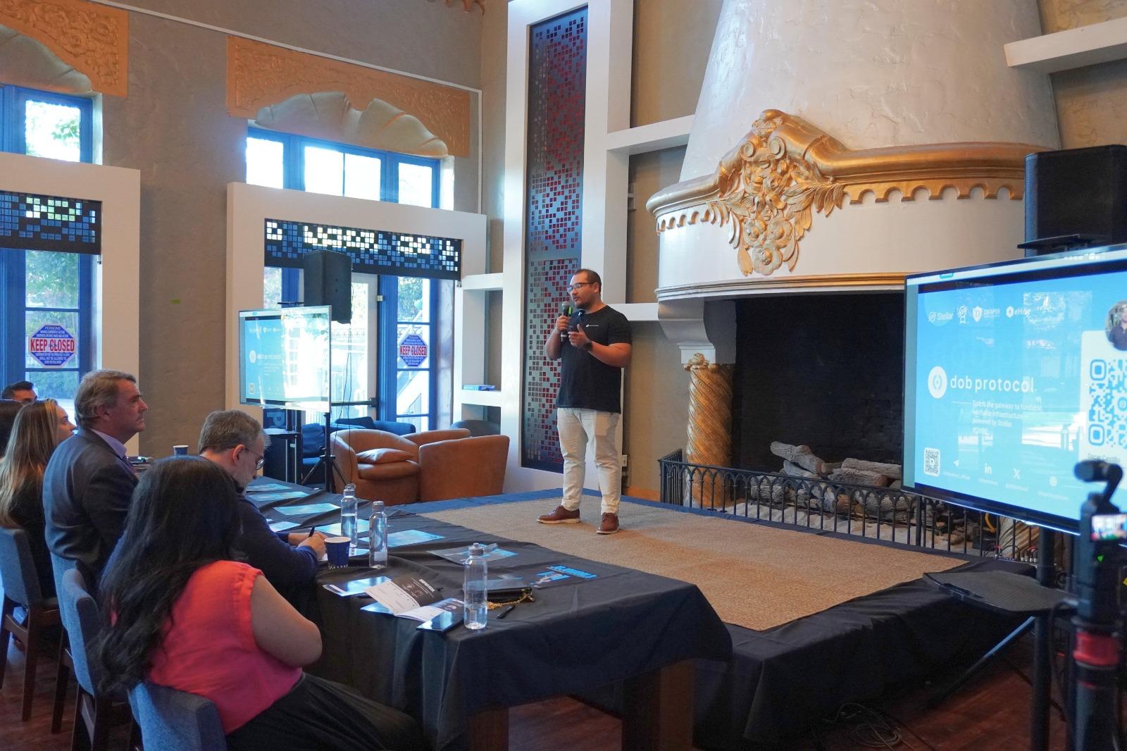 Oscar presenting at Draper University